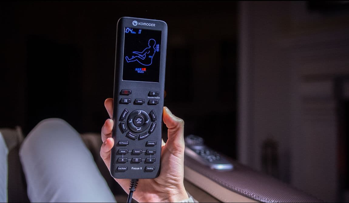 Telecomando con supporto. Carica lo smartphone utilizzando la porta USB