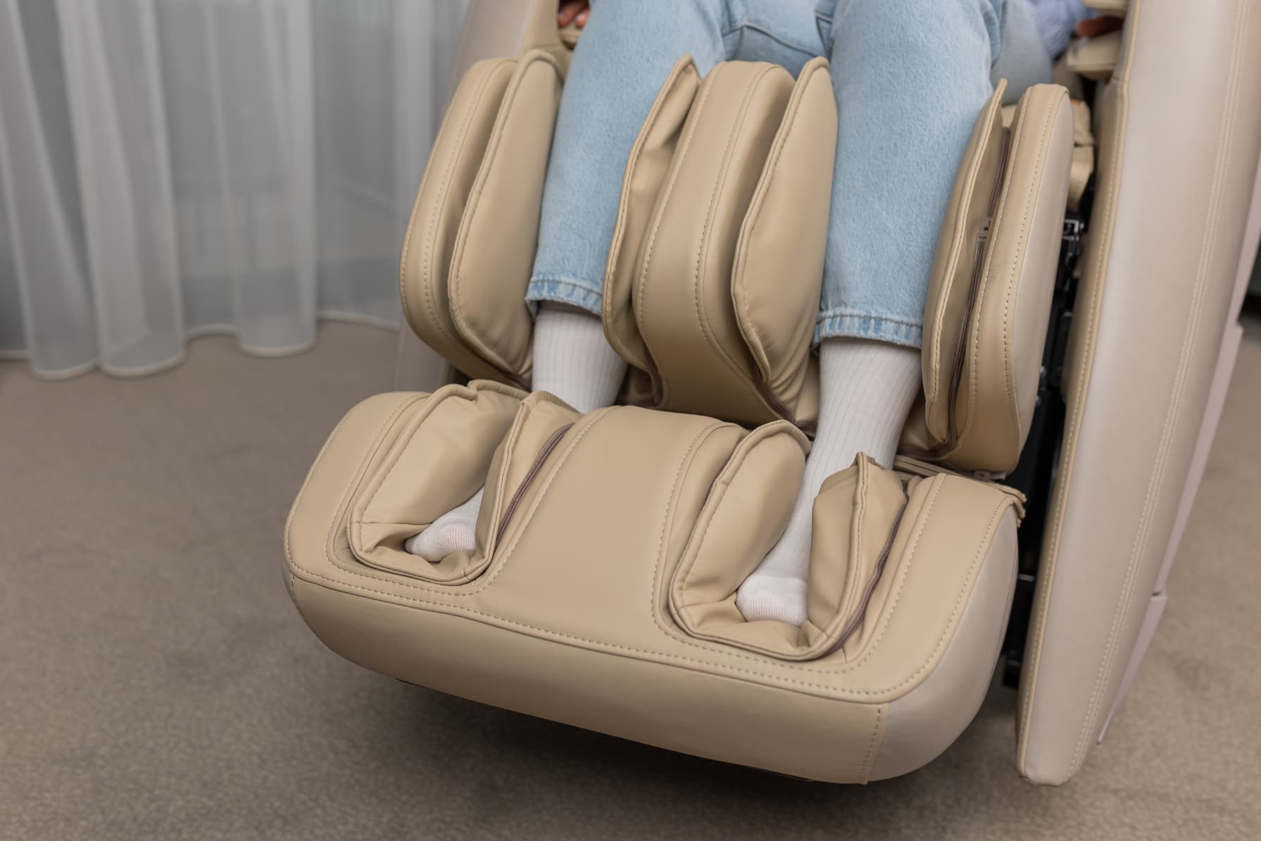 Regolazione elettrica automatica del poggiapiedi